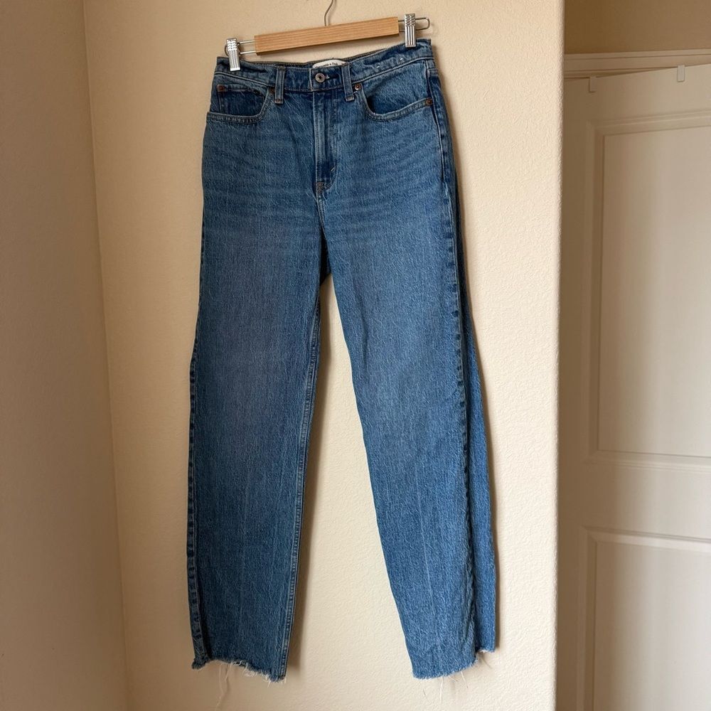 Abercrombie & Fitch The Vintage Straight High Rise Jean Size 25 | 0L